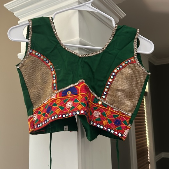 Dark green chaniya with matching blouse very pretty - Picture 3 of 8